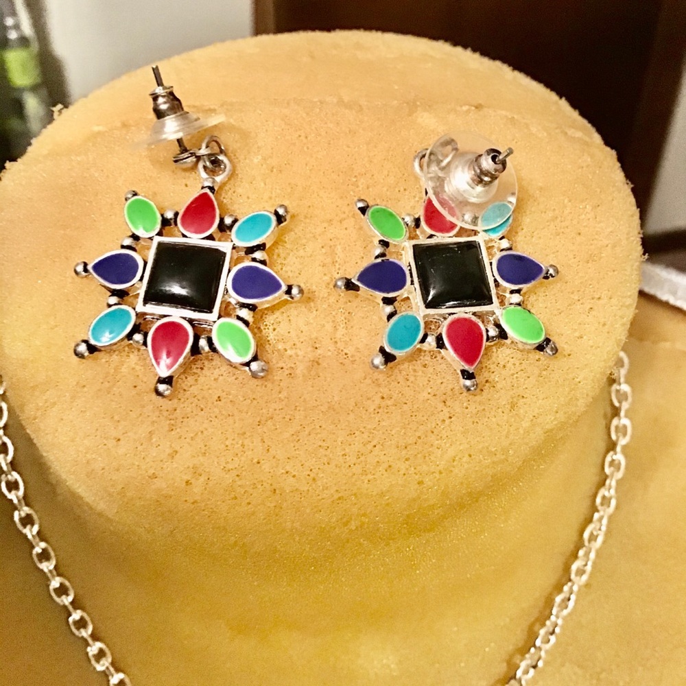 Beautiful necklace and earrings set - Picture 4 of 6